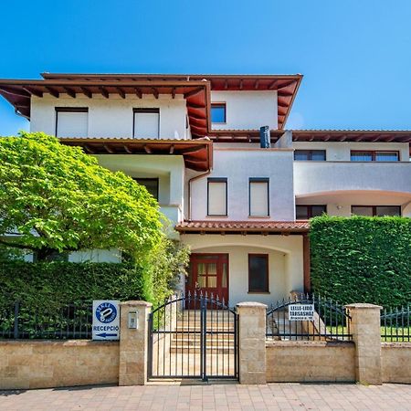 Sekli Apartman Балатонлеле Екстериор снимка